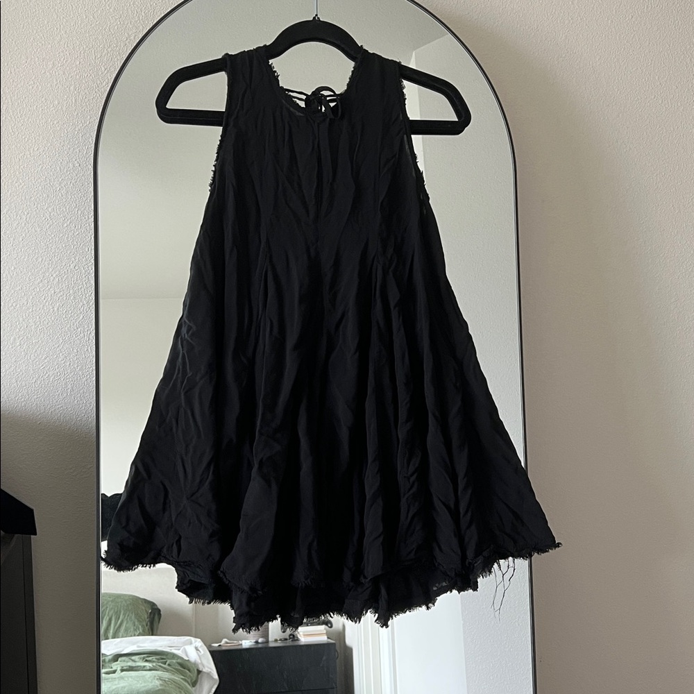 Ecoté Black Raw-Edge Sleeveless Tunic